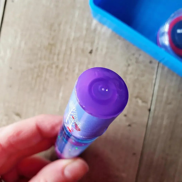 NWT Frozen 2 Cosmetic Case with Lip Gloss Bundle - Picture 14 of 14